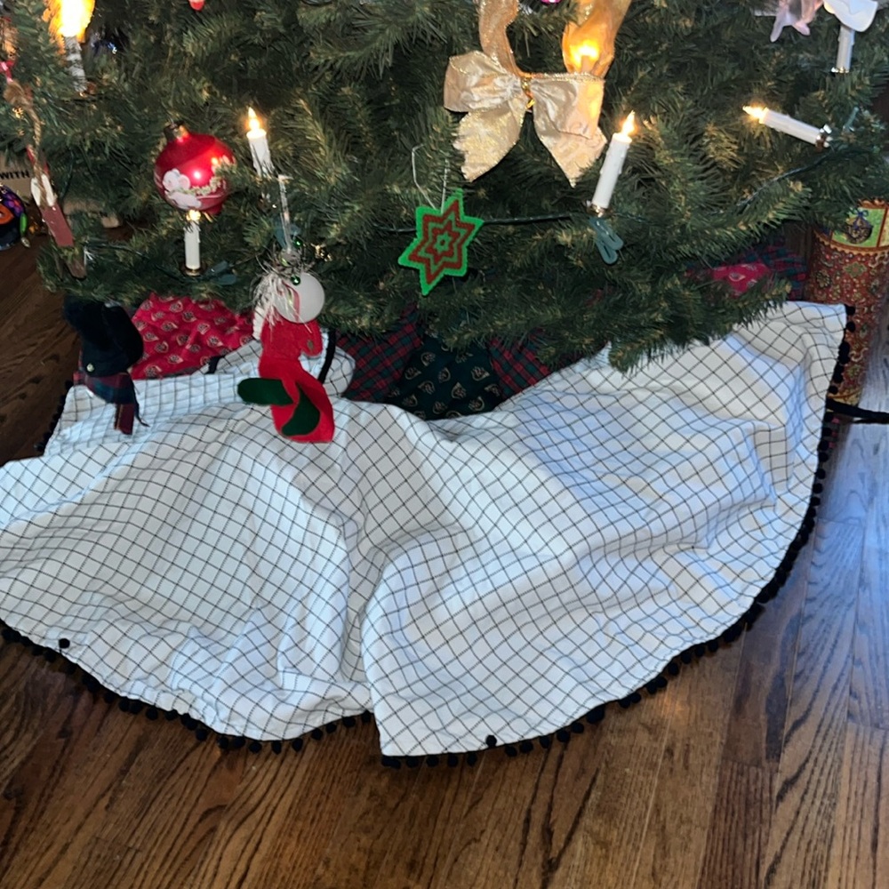 Black & White Christmas Tree Skirt NWOT